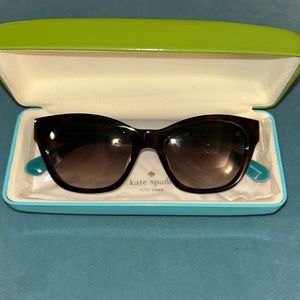 Brand new Kate spade sunglasses, dart tortoise. Size 50-18 temp 140.